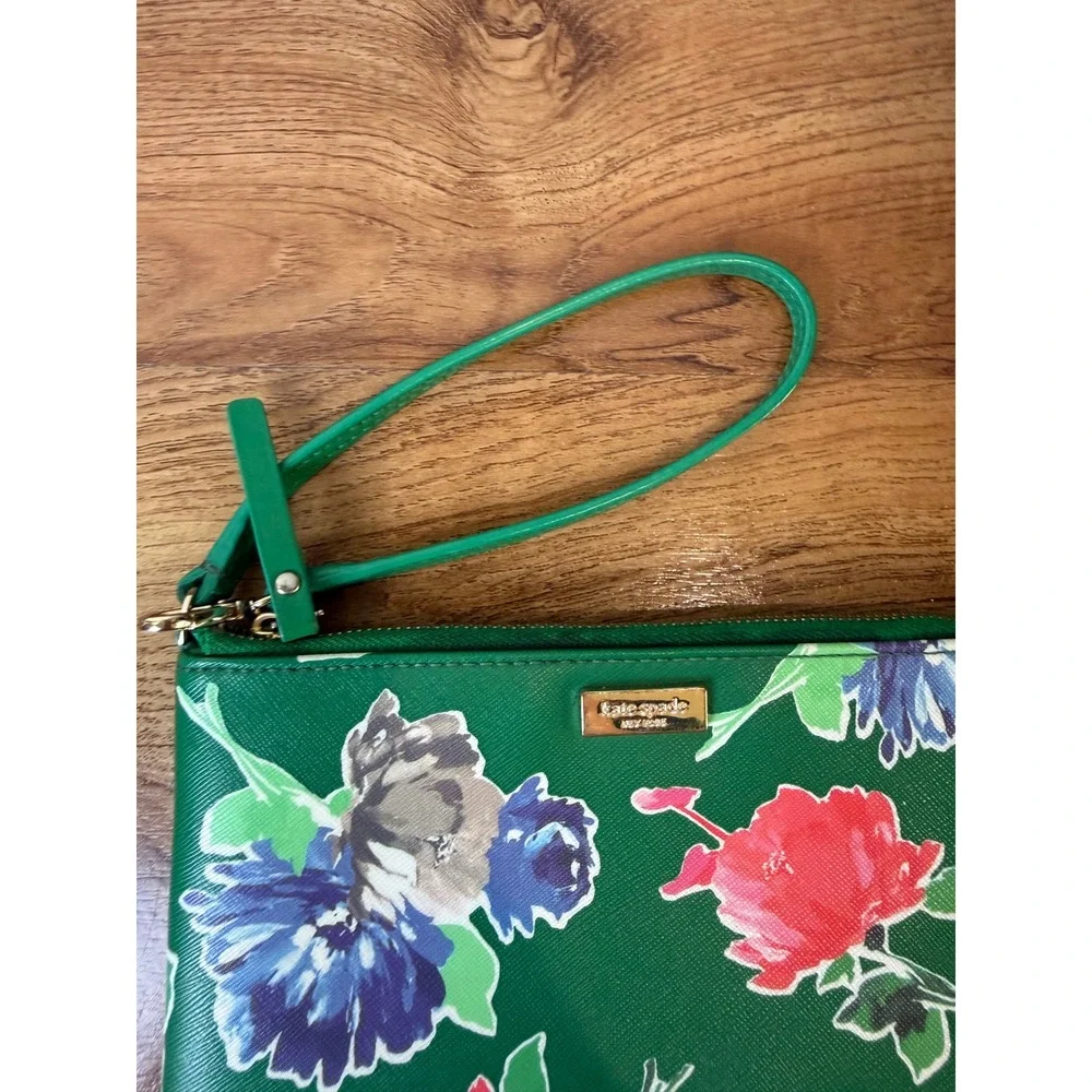 Kate Spade Green Floral Saffiano Leather Wristlet Pouch Zip Clutch Card Slots